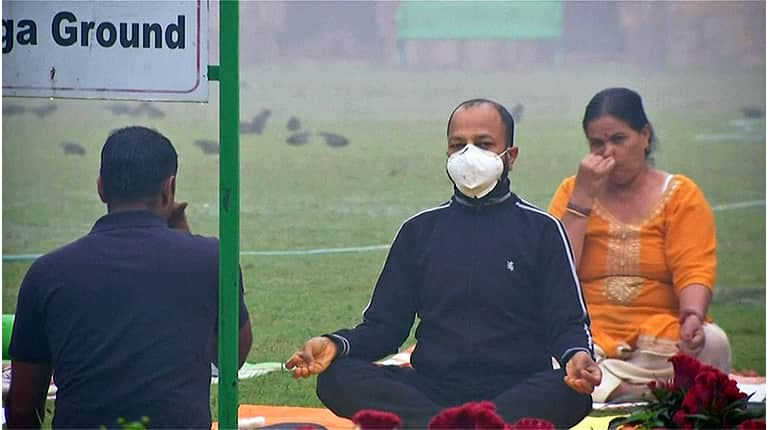 Delhi chokes on 'poor' air as haze blankets Indian capital