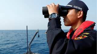Diver dies in search for Indonesia jet crash remains