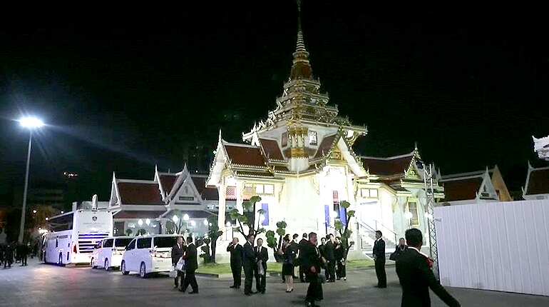 Leicester City squad flies to Thailand to attend chairman's funeral ceremony