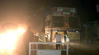 Delhi bans trucks as megacity chokes