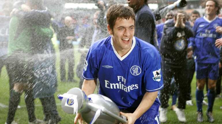 Former England and Chelsea midfielder Joe Cole announces retirement