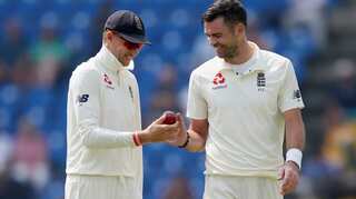 Karunaratne leads Sri Lanka recovery after Leach triple-strike