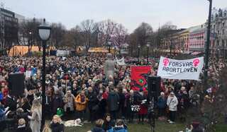 Thousands protest in Norway against restricting abortion