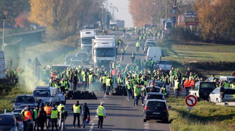 France fuel protest: One killed and hundreds injured in anti-Macron protests France fuel protest: One killed and hundreds injured in anti-Macron protests