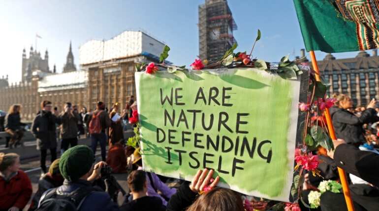 London bridges blocked by environment protest, 70 arrested
