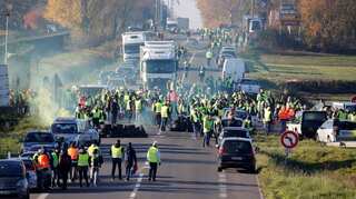 More than 400 hurt in French fuel price protests: Minister
