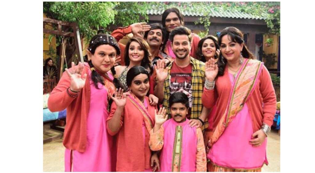 Sunil Grover returns to TV with new show, teases fans with first picture of the cast
