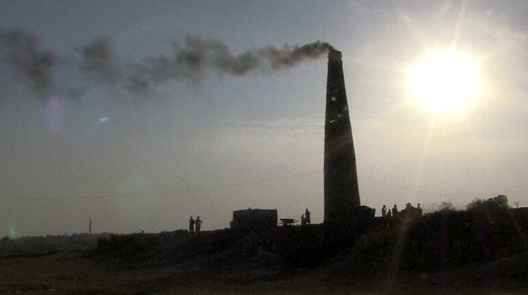 Pakistan’s brick industry hit with anti-smog measures