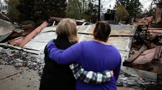 'Extreme' California wildfire forces hundreds to evacuate