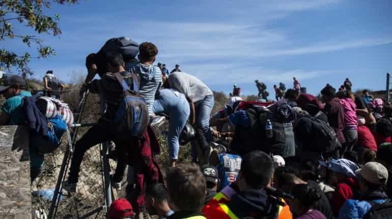 Hundreds of migrants form caravan in Honduras to head for the US