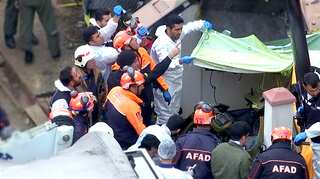 Video: Four Turkish soldiers killed as helicopter crashes in central district of Istanbul