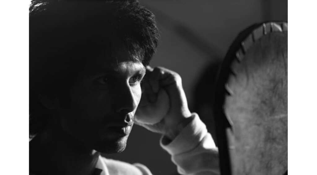 Shahid Kapoor goes beardless for Hindi remake of Telugu hit film 'Arjun Reddy'