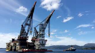 Oil sinks as OPEC mulls Iran supply cut exemption, tries to get Russia on board