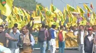 Farmers begin march towards Parliament from Ramlila Maidan; 3,500 cops deployed
