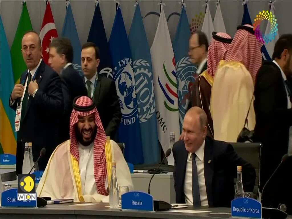 Putin and Saudi Arabia's Crown Prince exchanged a high-five at G20 Summit