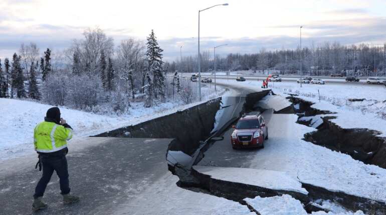 Alaska hit by powerful earthquake, 7 injured