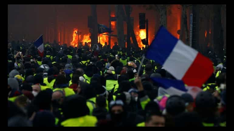 The 'yellow vests' have widespread public support