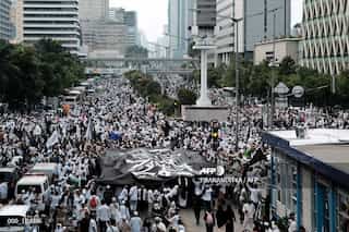 Thousands of Islamists march in Jakarta ahead of elections