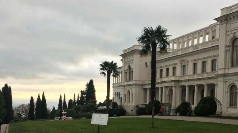 Rising tension between Russia and Ukraine keeps tourists away from Crimea