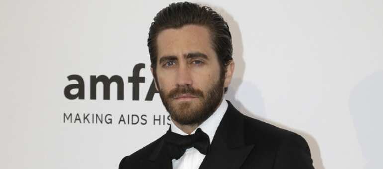 Jake Gyllenhaal says hello to Instagram!