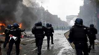 Paris police urge Champs-Elysees shops, restaurants to remain shut over protests