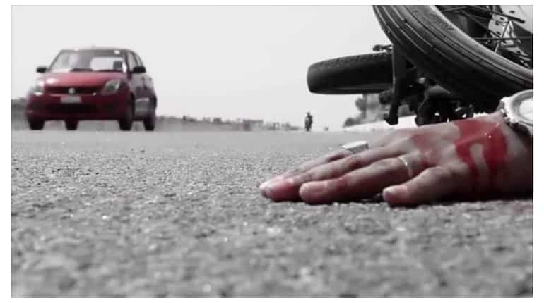 Indian govt to award Rs 5,000 for taking injured to the hospital after a road accident
