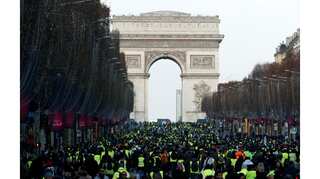 Nearly 300 detained as Paris braces for 'yellow vest' protests