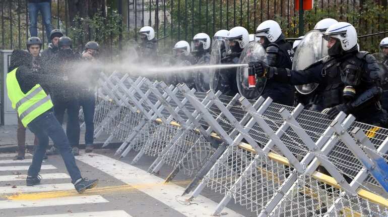 Police teargas 'yellow vest' protesters in Paris