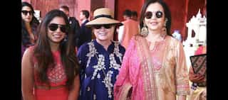Nita Ambani, Isha Ambani, Hillary Clinton visit Swadesh Bazaar in Udaipur