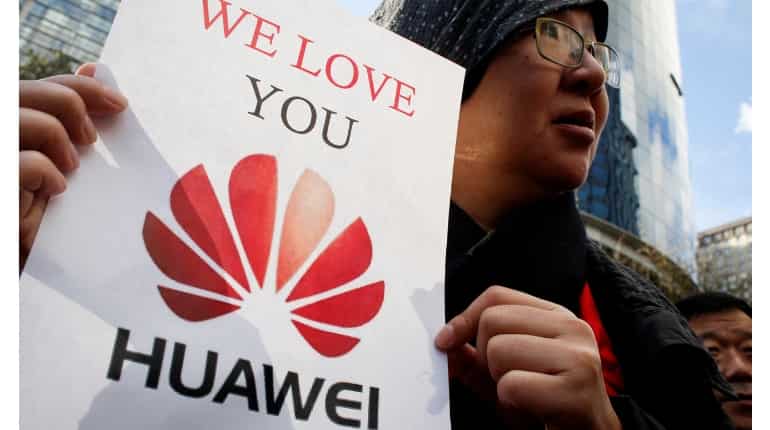 Chinese firms support Huawei phones by offering subsidies Chinese firms support Huawei phones by offering subsidies