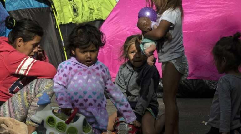 US arrests 170 immigrants who tried to claim migrant children