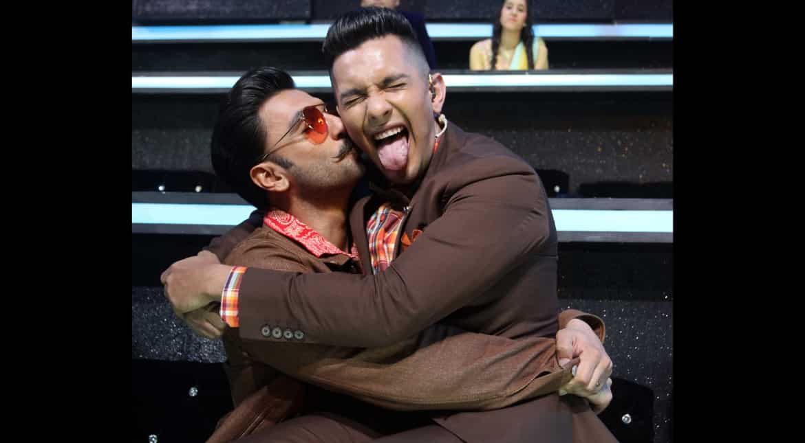 Simmba on the sets of 'Sa Re Ga Ma Pa'