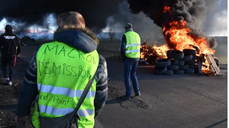 Yellow vest protests: Death toll rises to five as another protester dies in France