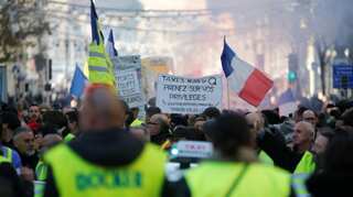 Paris government to rush through concessions for 'yellow vests'