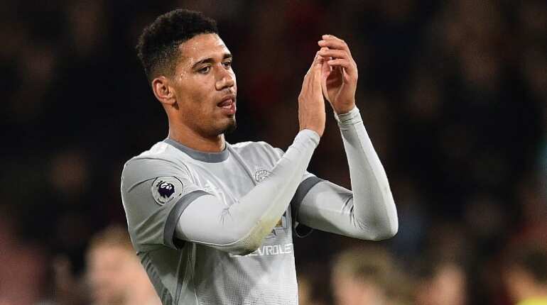 Chris Smalling extends Manchester United contract to 2022