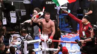 'Canelo' Alvarez defeats Fielding, wins third world title