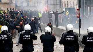 Thousands march in Brussels against UN migration pact