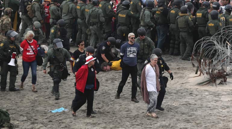 US judge rules in favour of asylum seekers