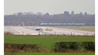 British army joins drone hunt after Gatwick airport shutdown