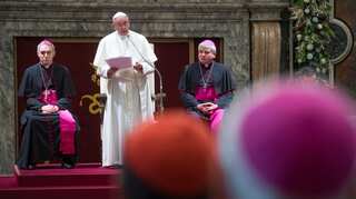 Pope Francis urges priests who sexually abused minors to turn themselves in