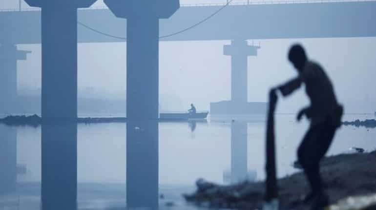 Delhi chokes again as AQI level deteriorates