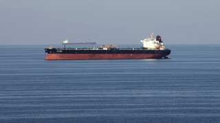 Oil pares gains as fears ease on Venezuelan exports