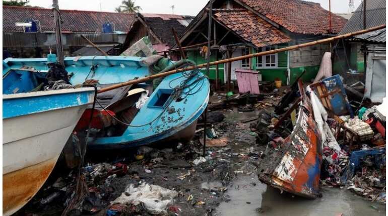 Indonesian rescuers use drones, sniffer dogs as tsunami death toll touches 373 Indonesian rescuers use drones, sniffer dogs as tsunami death toll touches 373