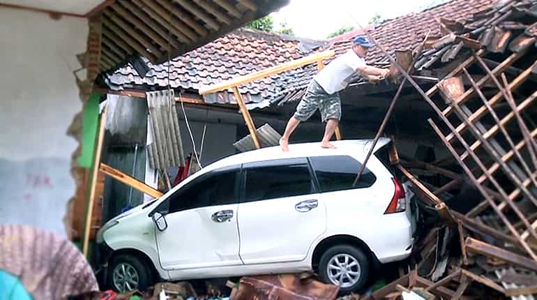 Rescue of tsunami victims continues in Indonesia