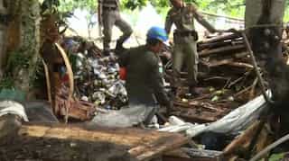 Indonesia rescuers scramble to reach isolated tsunami-struck towns