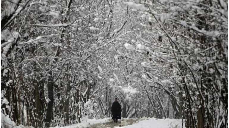 Leh shivers at minus 17.1 degree Celcius; cold wave intensifies in Kashmir Leh shivers at minus 17.1 degree Celcius; cold wave intensifies in Kashmir