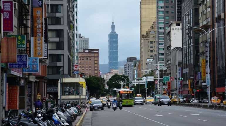 Taiwan searches for 152 missing Vietnamese tourists
