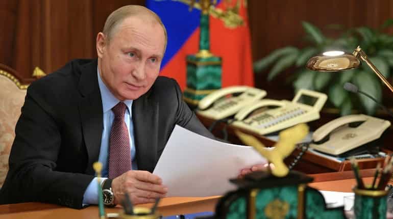 Putin hails 'successful' test of new hypersonic missile Putin hails 'successful' test of new hypersonic missile