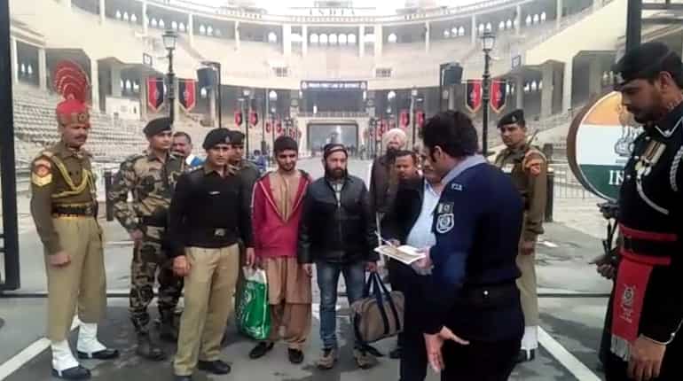 A week after Hamid's repatriation, India repatriates two Pakistani nationals A week after Hamid's repatriation, India repatriates two Pakistani nationals