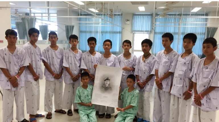 British divers in Thai cave rescue make UK honours list British divers in Thai cave rescue make UK honours list